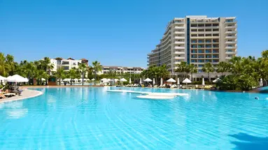 Basen przy hotelu Lara Barut Collection
