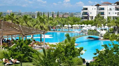 Basen przy hotelu Lara Barut Collection