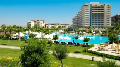 Basen przy hotelu Lara Barut Collection