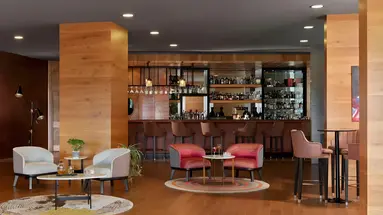 Hotelowy bar i strefa wypoczynkowa w Lara Barut Collection