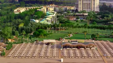 Widok na kompleks hotelowy Lara Barut Collection