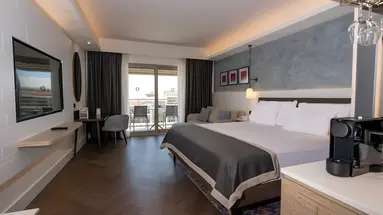 Wnętrze pokoju gościnnego w Lara Barut Collection