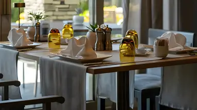 Nakryty stół w restauracji Lara Barut Collection