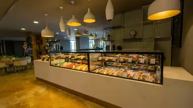 Bufet z jedzeniem w Lara Barut Collection