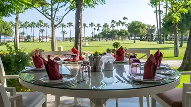 Stół w restauracji hotelu Lara Barut Collection