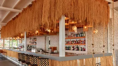 Bar z ladą w Lara Barut Collection