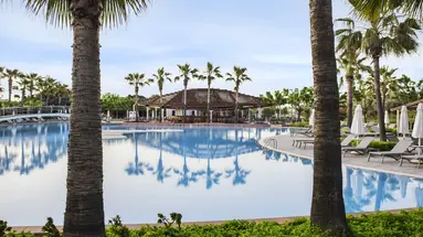Basen przy hotelu Lara Barut Collection