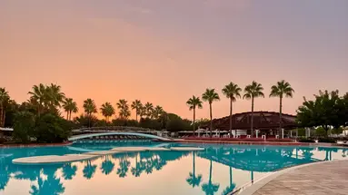 Basen przy hotelu Lara Barut Collection