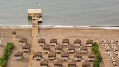 Altany plażowe i pomost przy Lara Barut Collection