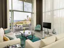Nowoczesny salon w Le Meridien Bodrum Beach Resort (ex Lux Bodrum ) z widokiem na morze