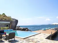 Basen przy brzegu morza w Le Meridien Bodrum Beach Resort (ex Lux Bodrum )