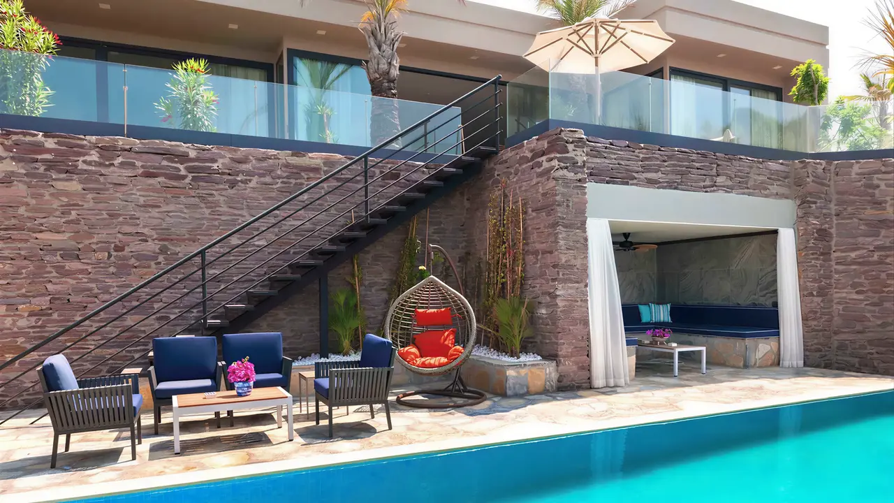 Basen i strefa wypoczynku w Le Meridien Bodrum Beach Resort (ex Lux Bodrum )