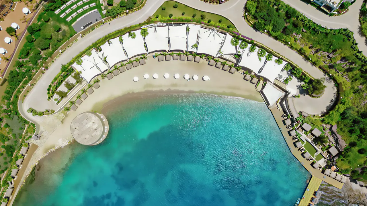 Widok z lotu ptaka na kompleks Le Meridien Bodrum Beach Resort (ex Lux Bodrum )