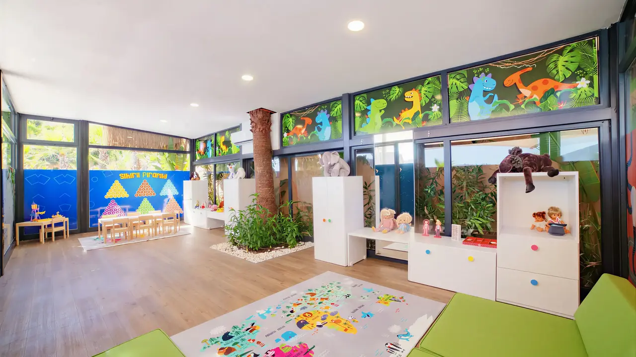 Kolorowy klub dla dzieci w Le Meridien Bodrum Beach Resort (ex Lux Bodrum )