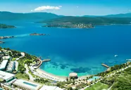 Widok na kompleks Le Meridien Bodrum Beach Resort (ex Lux Bodrum ) nad samym morzem