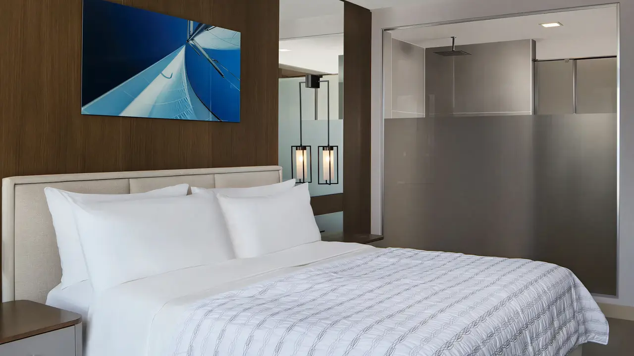Nowoczesna sypialnia w hotelu Le Meridien Bodrum Beach Resort (ex Lux Bodrum )