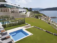 Widok na kompleks Le Meridien Bodrum Beach Resort (ex Lux Bodrum ) nad samym morzem
