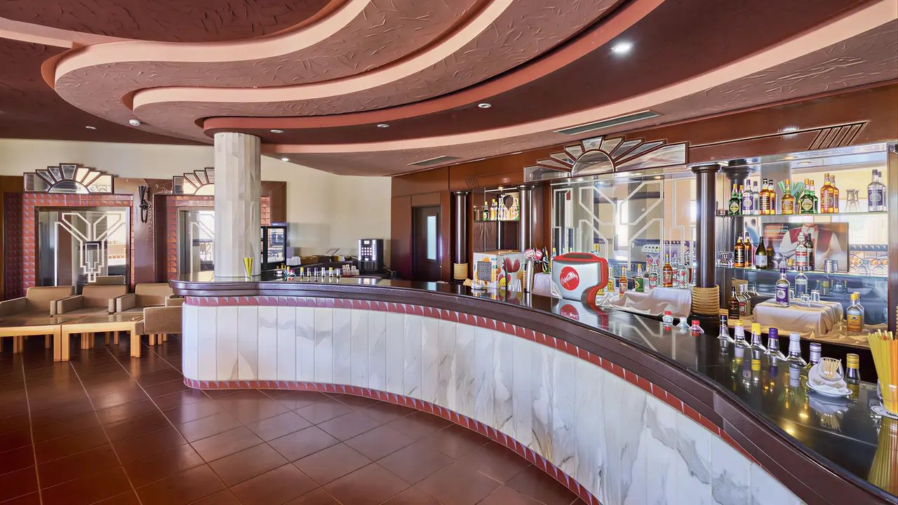 Bar z drinkami w hotelu Les Quatres Saisons by Medina