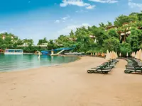 Widok na kompleks Letoonia Club z plażą i basenem