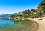 Widok na kompleks Letoonia Club nad brzegiem morza