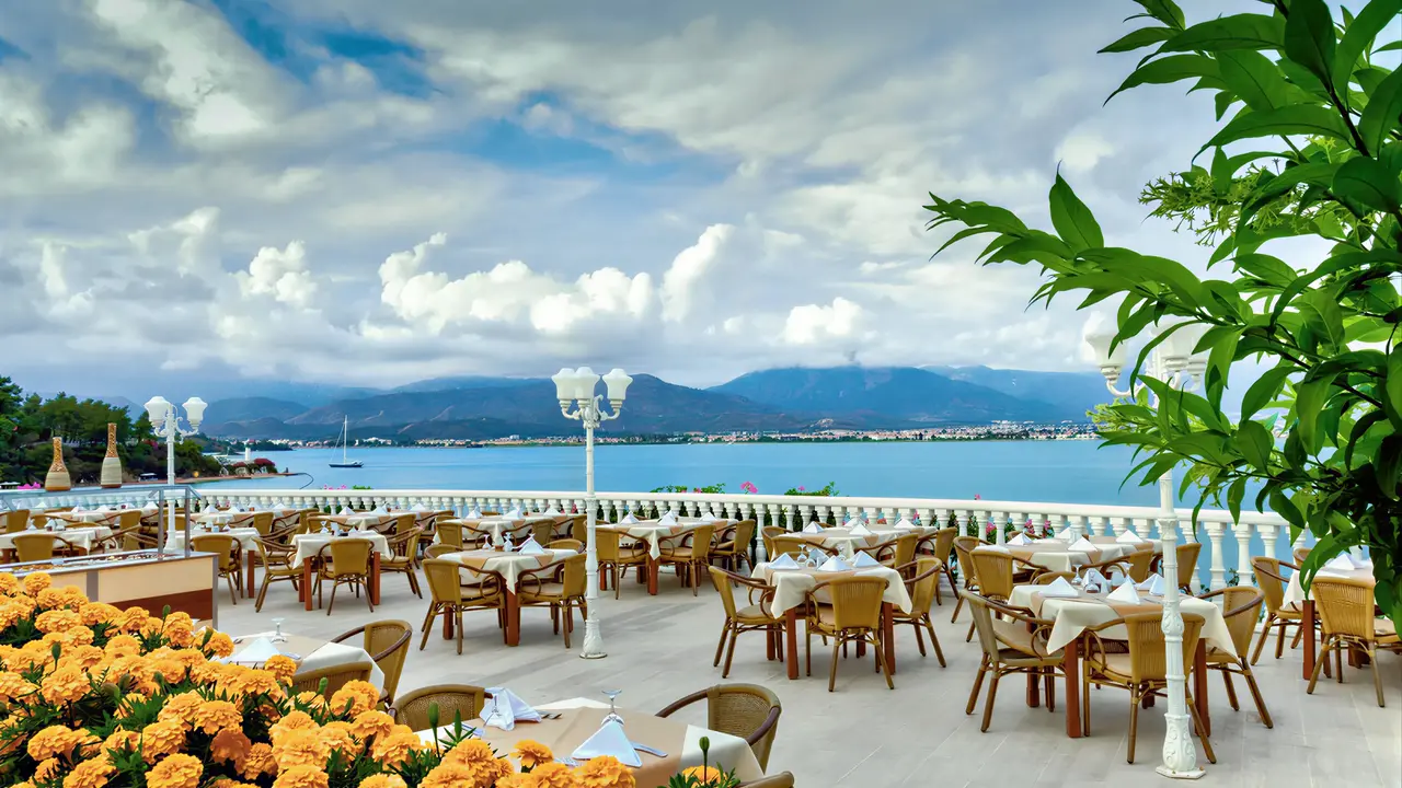 Restauracja na tarasie w Letoonia Club z widokiem