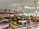 Bufet z jedzeniem w restauracji Letoonia Club