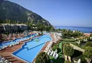 Widok na kompleks basenowy w Liberty Lykia Adults Only