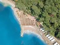 Plaża z parasolami w Liberty Lykia Adults Only