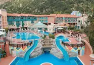 Widok na kompleks budynków i baseny Liberty Lykia Adults Only