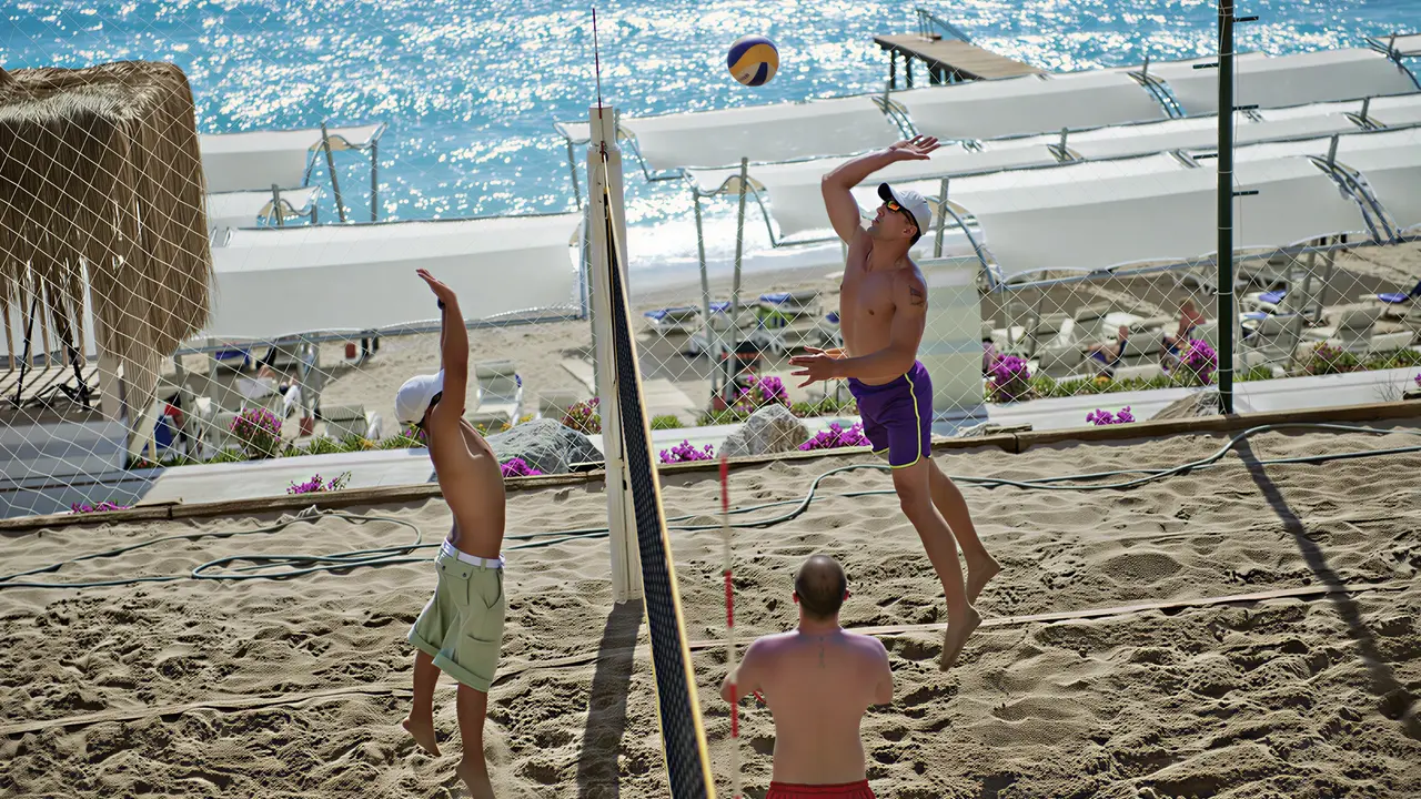 Gra w siatkówkę plażową w Liberty Lykia Adults Only