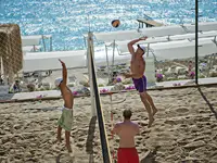 Gra w siatkówkę plażową w Liberty Lykia Adults Only