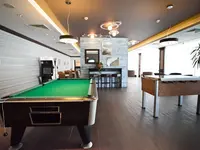 Sala gier w Lion z bilardem