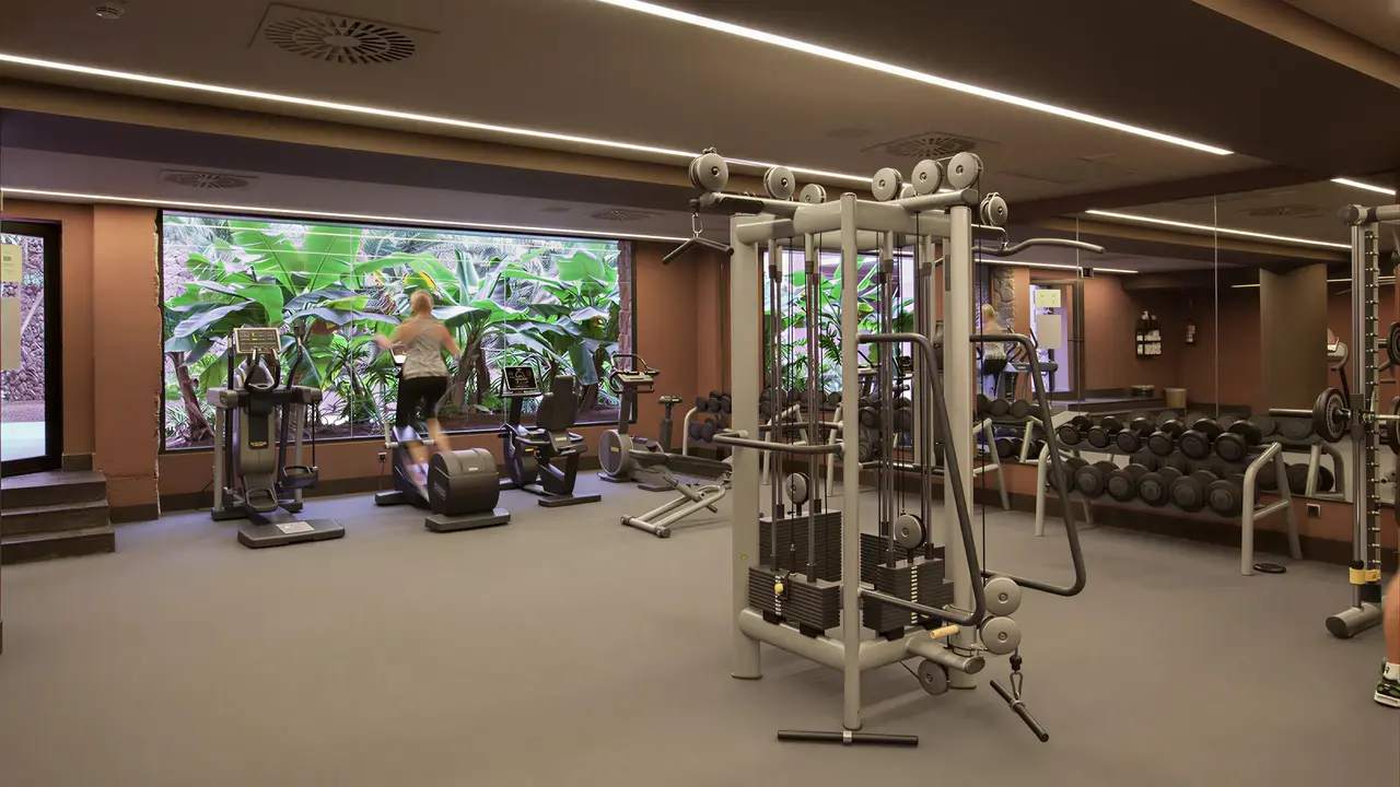 Siłownia w hotelu Lopesan Baobab Resort z nowoczesnym sprzętem