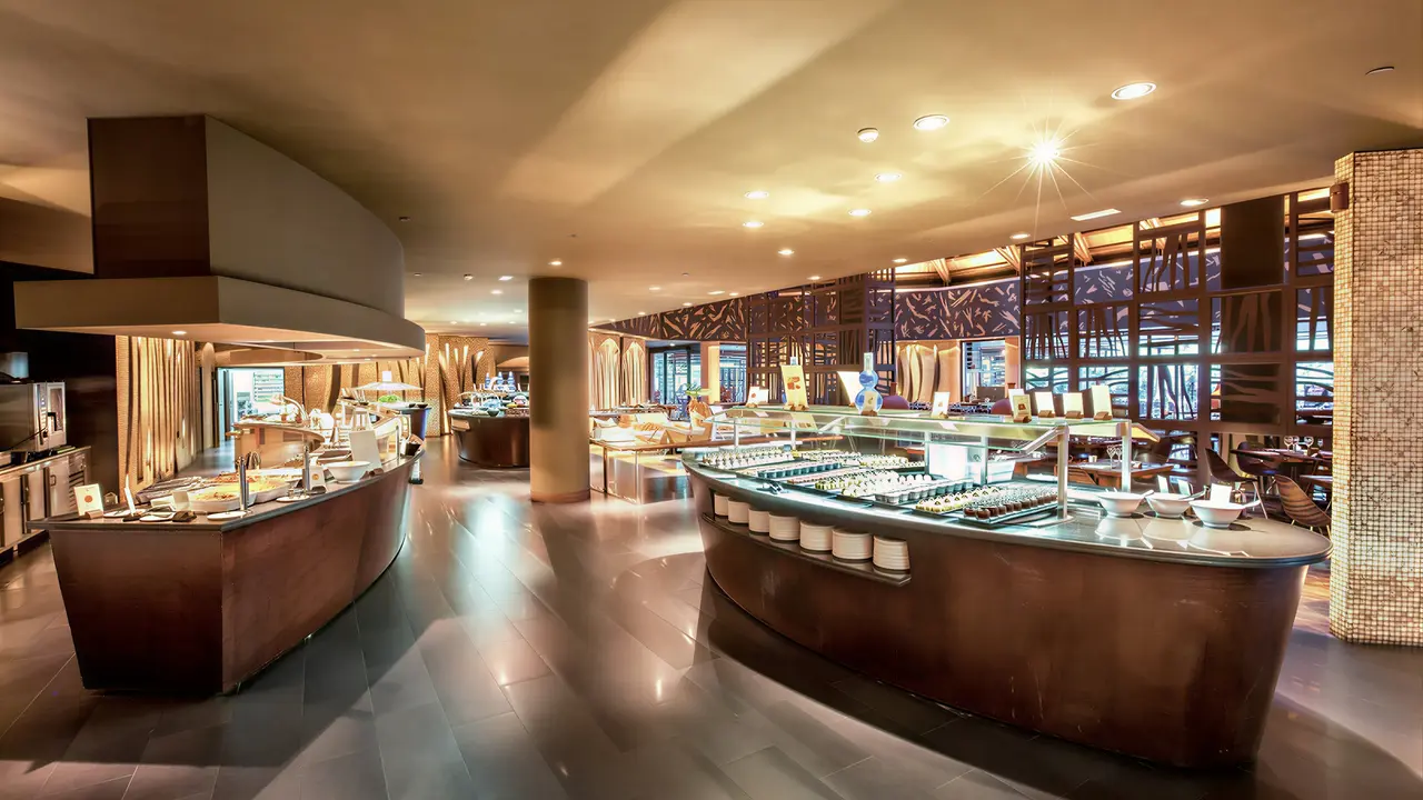 Bufet z jedzeniem w hotelu Lopesan Baobab Resort