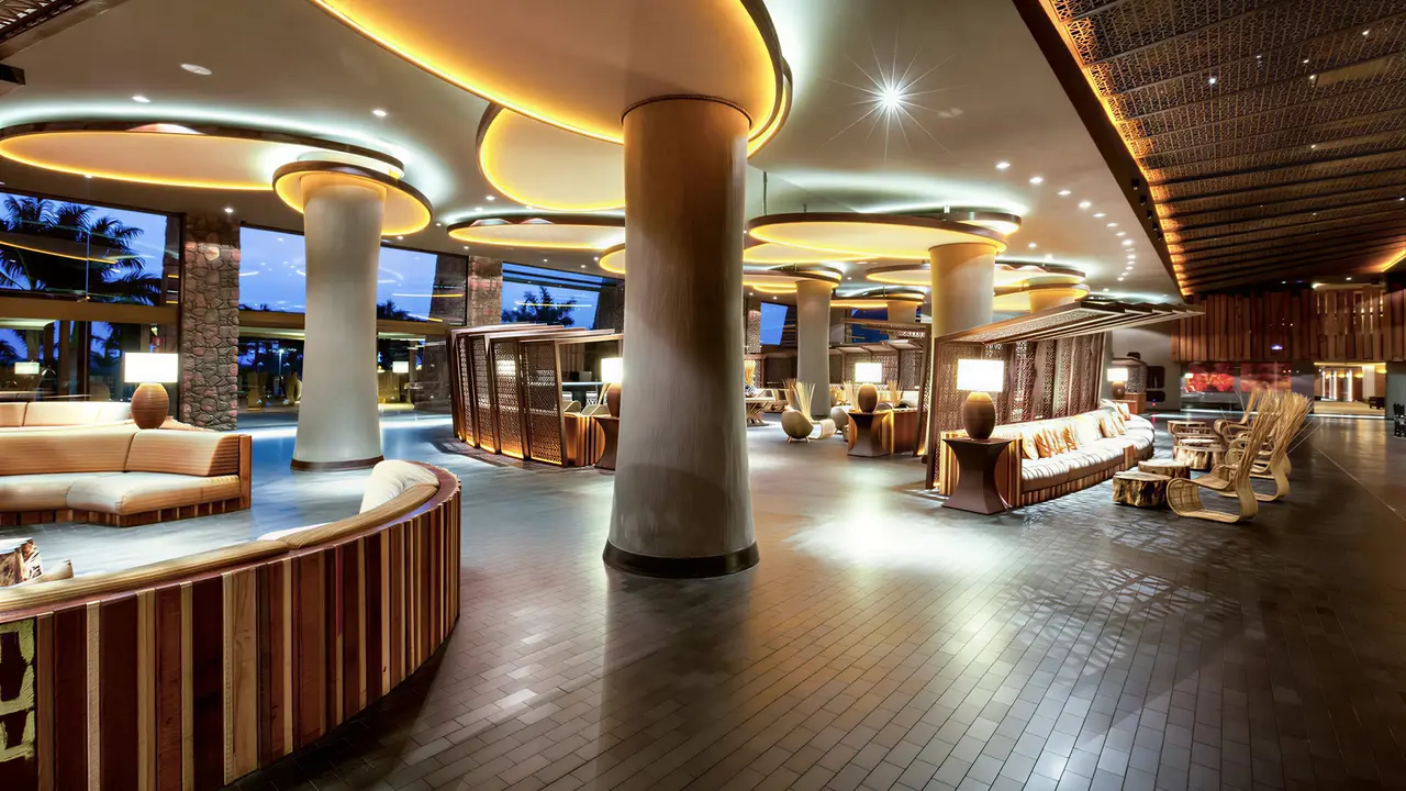 Nowoczesne i eleganckie lobby w Lopesan Baobab Resort