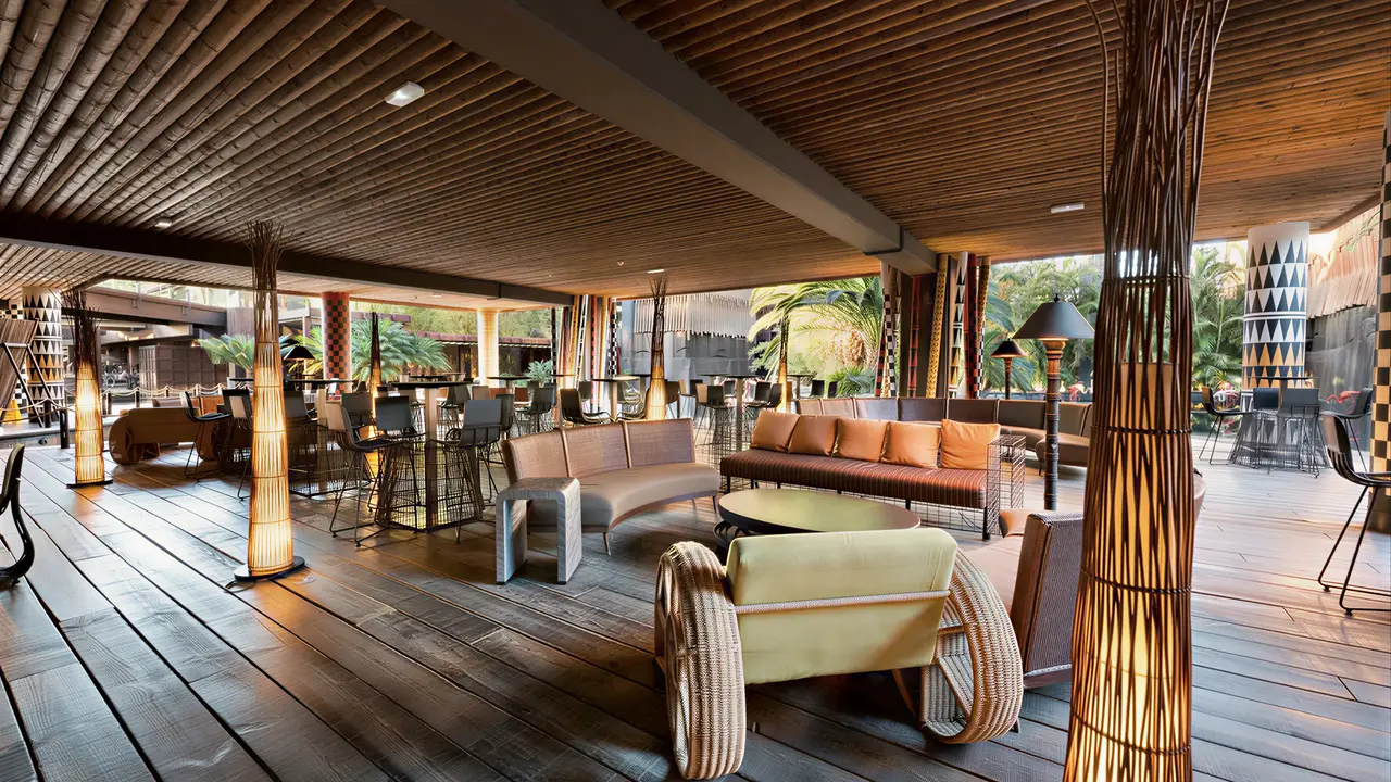 Strefa wypoczynkowa na tarasie w Lopesan Baobab Resort