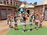 Dzieci z maskotką w Lopesan Baobab Resort