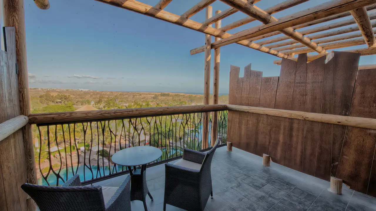 Prywatny taras z widokiem w Lopesan Baobab Resort