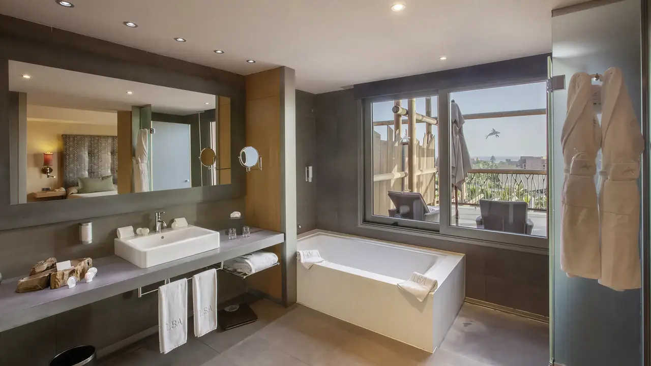 Nowoczesna łazienka w hotelu Lopesan Baobab Resort