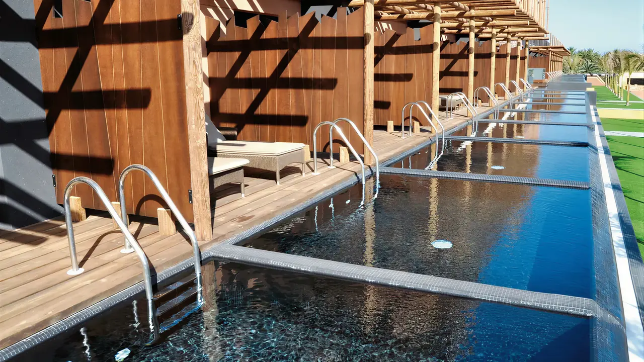Prywatne baseny przy pokojach w Lopesan Baobab Resort
