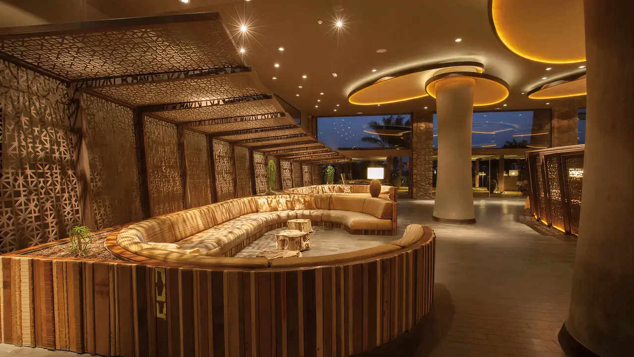 Nowoczesny salon dla gości w Lopesan Baobab Resort