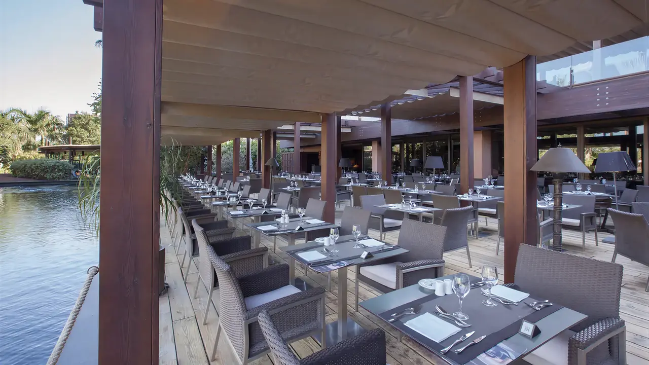 Restauracja na tarasie w Lopesan Baobab Resort
