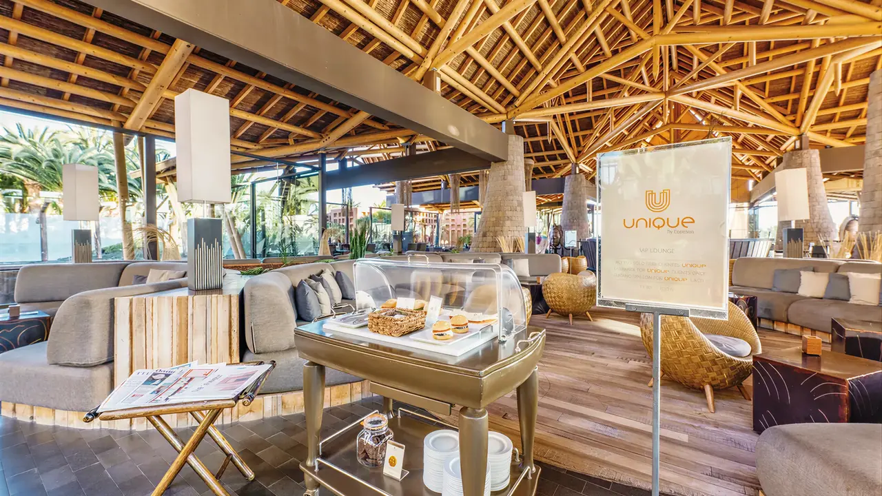Wewnętrzna strefa wypoczynku w Lopesan Baobab Resort