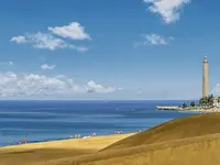 Plaża z piaskiem i morzem w Lopesan Baobab Resort