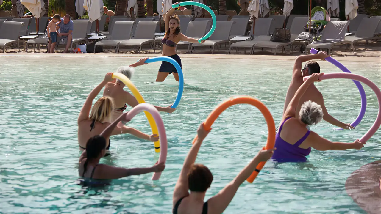 Aqua aerobics w basenie Lopesan Baobab Resort