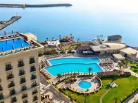 Widok na kompleks hotelowy Lord's Palace z basenami