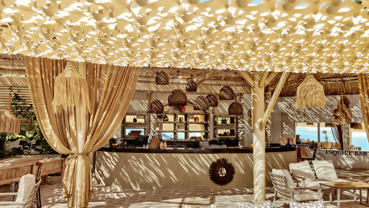 Elegancki bar w Lord's Palace z ozdobnym zadaszeniem