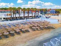 Plaża z parasolami w Lucas Didim Resort