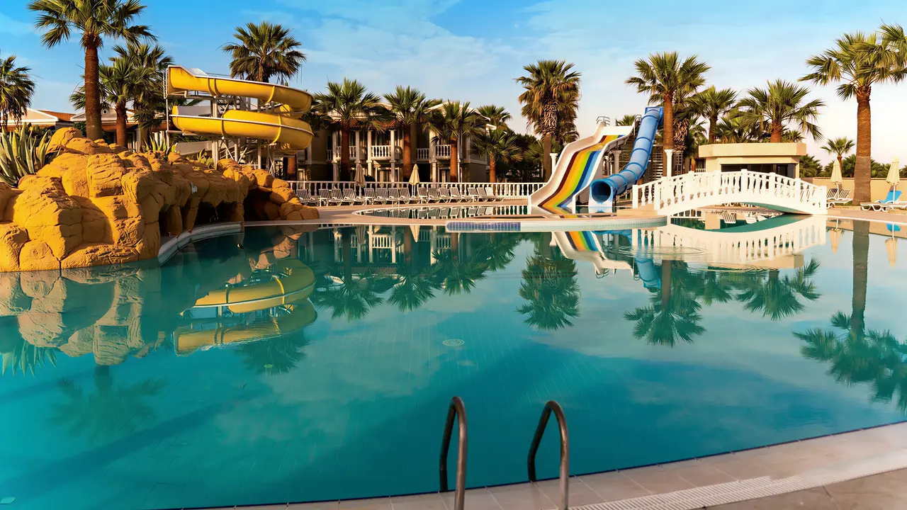 Zjeżdżalnie wodne w basenie Lucas Didim Resort