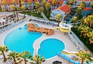 Widok na kompleks basenów w Lucas Didim Resort